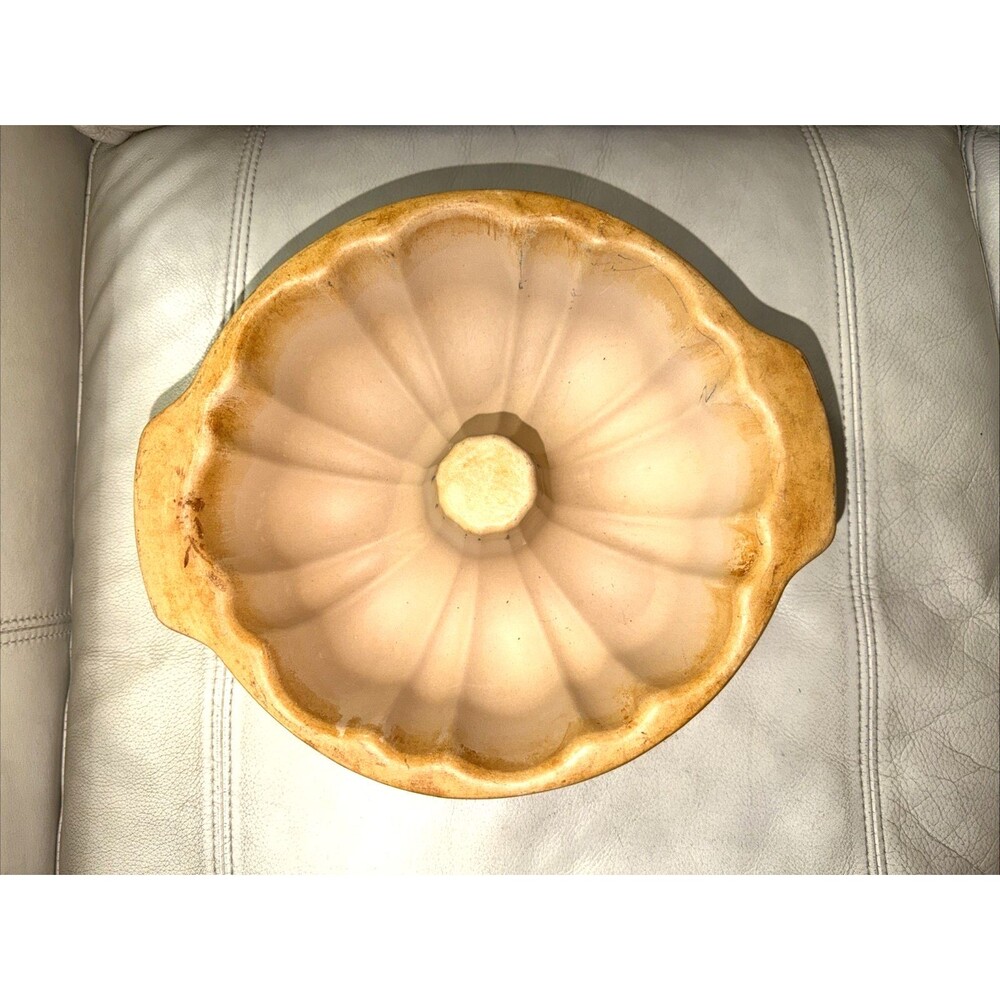 Pampered Chef Stoneware 10 Inch Bundt Cake Pan Family Heritage Made in USA